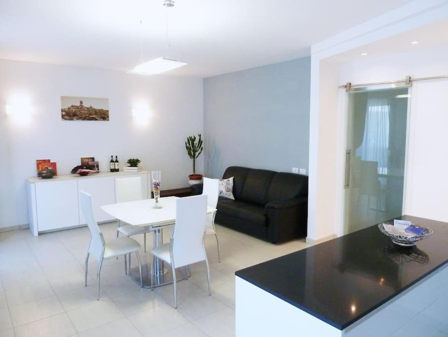 Modern & Strategic Apartment Sienne Extérieur photo